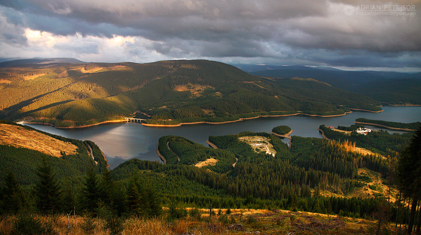 Lacul barajului Oasa